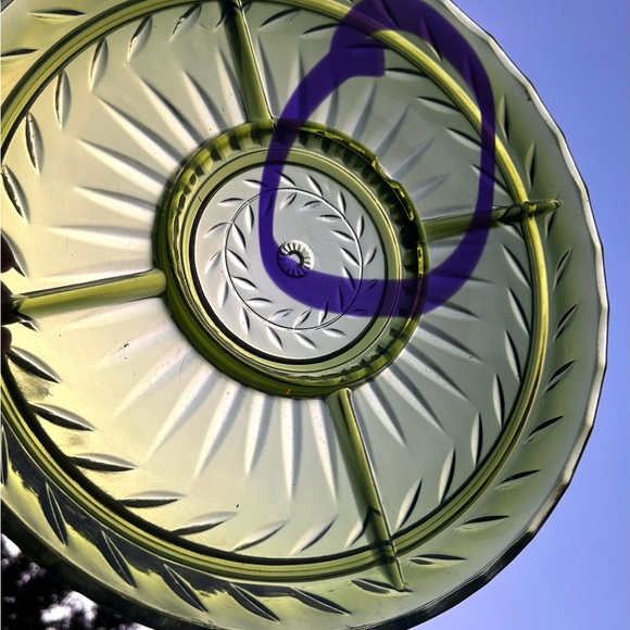 Vintage Indiana Glass Co. Avocado Green Veggie Platter Mid Century - Picture 7 of 8